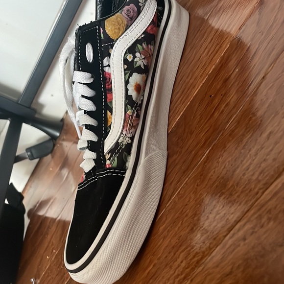 Low top black floral vans - Picture 2 of 2